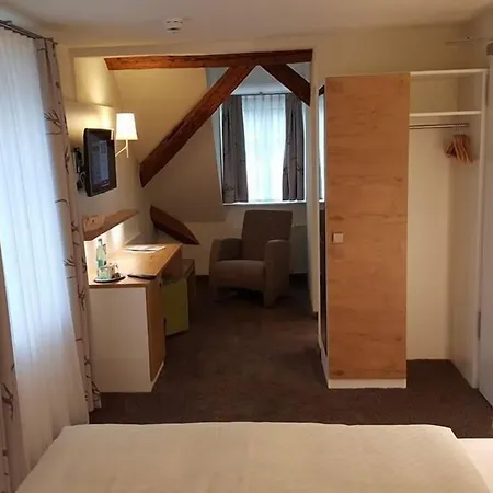 Hotel Jaegerhaus In Esslingen 3*